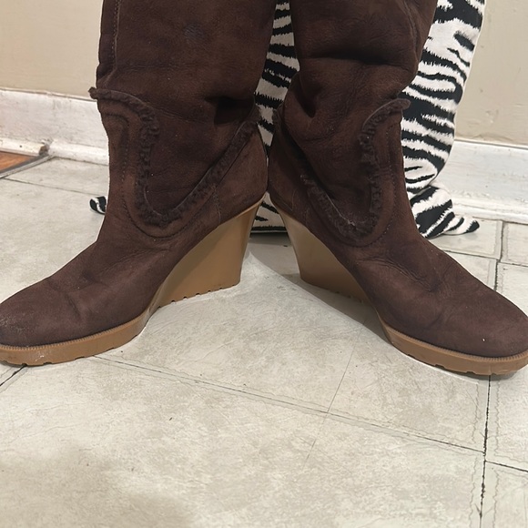 Gucci Merino Lambskin Shearling Wedge Boots w/FUR  size 6 1/2 B - Picture 5 of 17